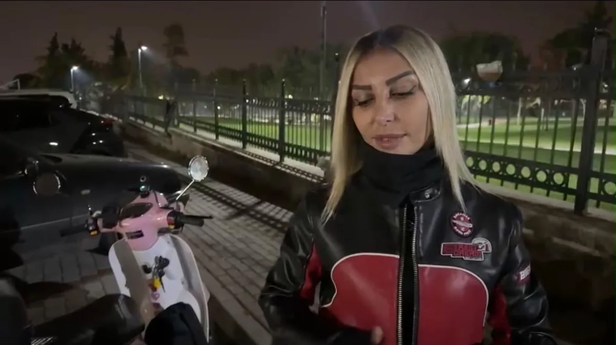 Yardım teklifini 'Acemi değiliz' diyerek reddetti, 2 dakika sonra kaza yaptı! O anlar kask kamerasında