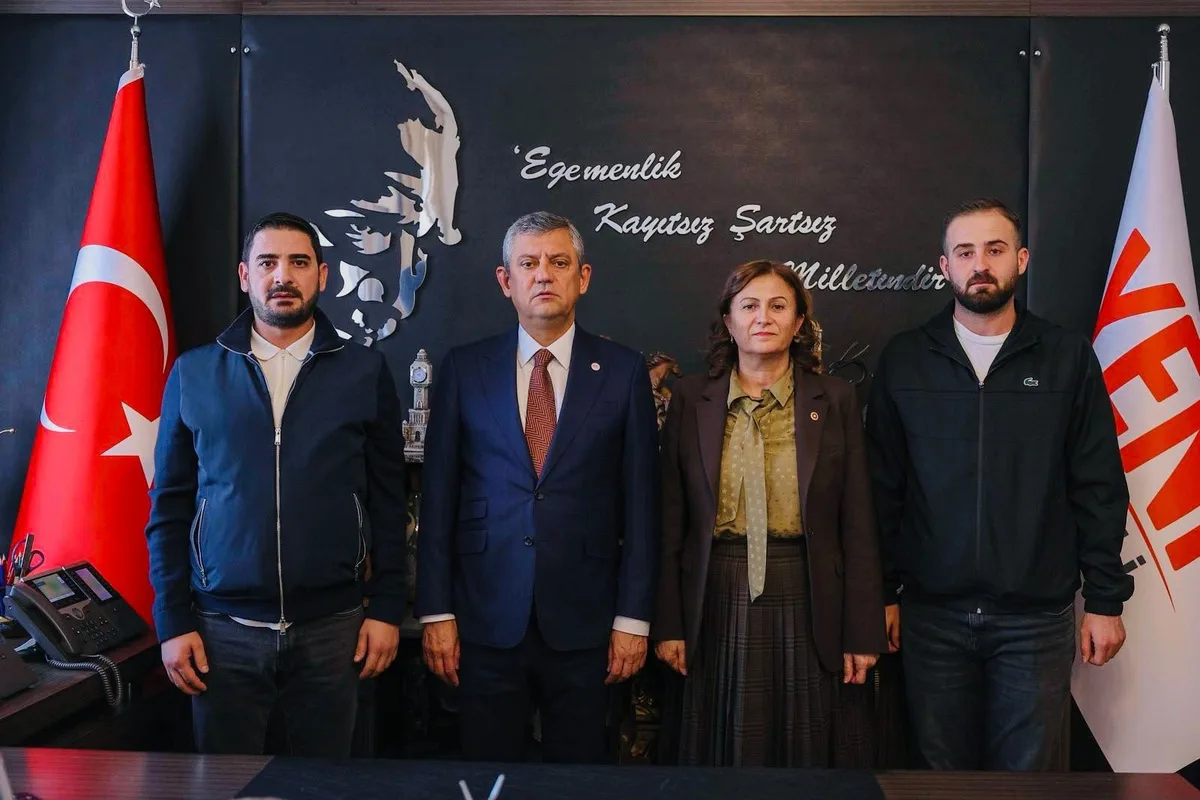 Diyarbakır'da 8 yaşındaki çocuğun ağabeyi ve amcası, Özgür Özel'e eksiklikleri anlattı