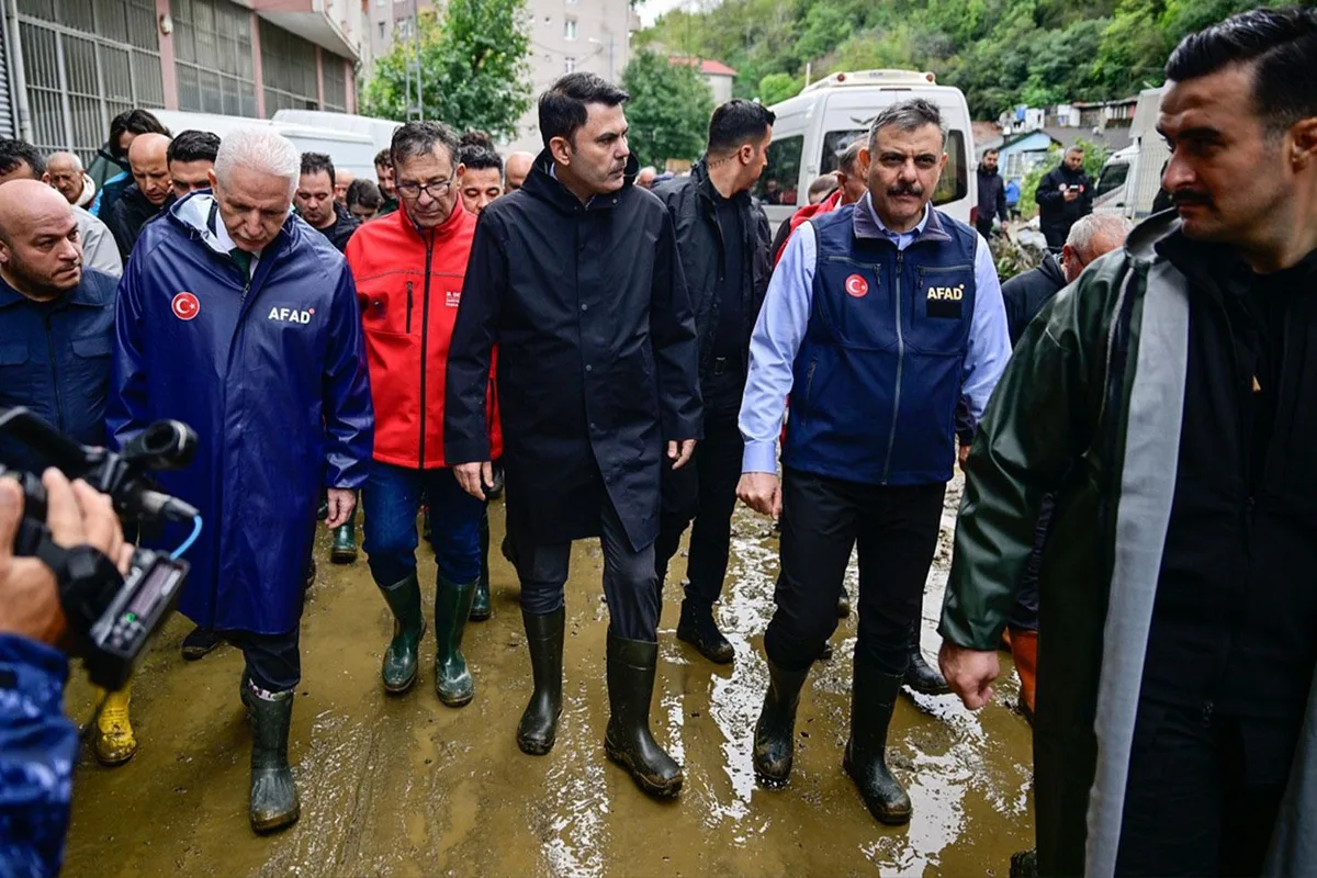 Bakan Kurum ve Bakan Çiftçi, Ayazağa'da incelemelerde bulundu