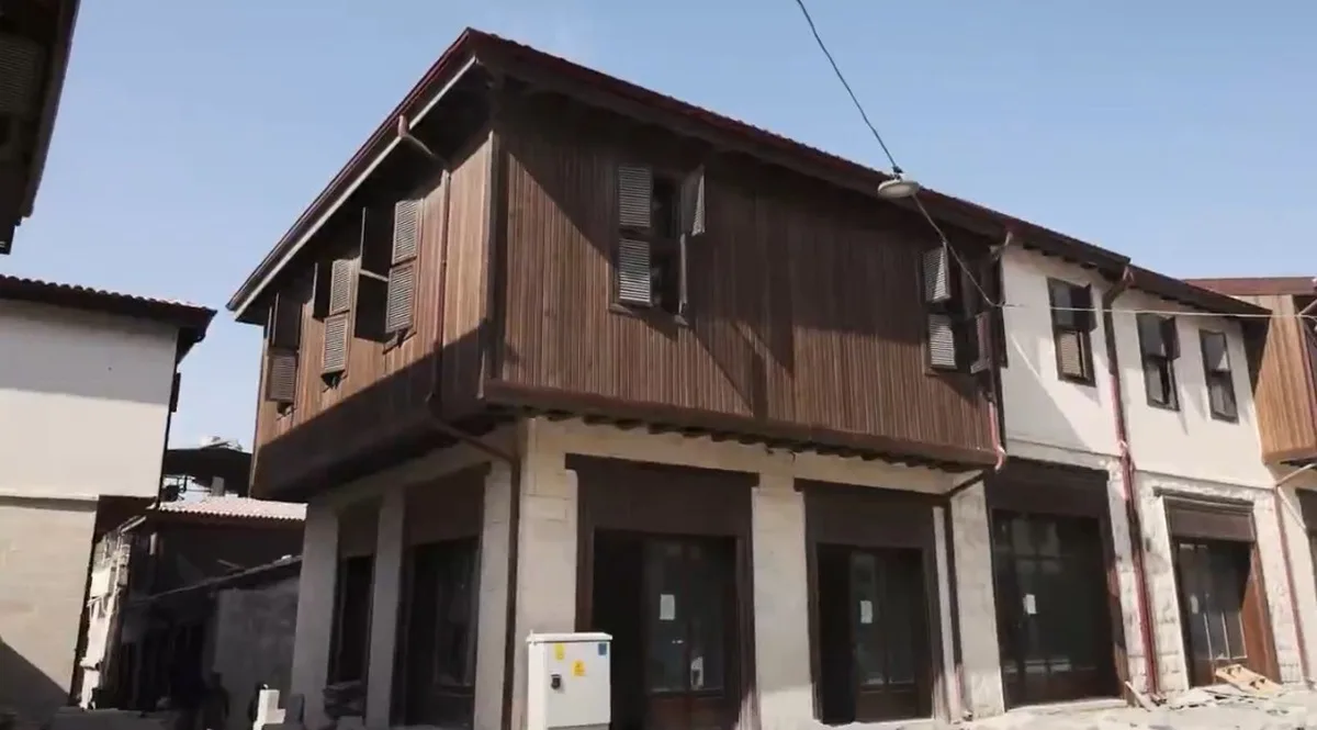 Hatay Valisi Masatlı, Antakya'da Kurtuluş Caddesi'ndeki çalışmaları inceledi
