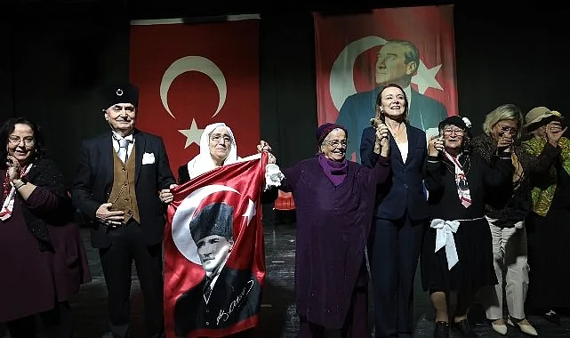 Konak’ın çınarlarından unutulmaz Cumhuriyet gösterisi