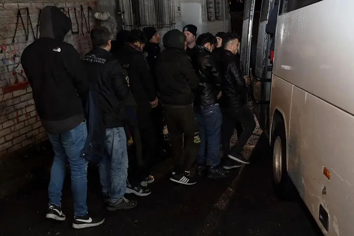 Edirne'de 16, Kırklareli'nde 7 düzensiz göçmen yakalanarak kurumlara teslim edildi