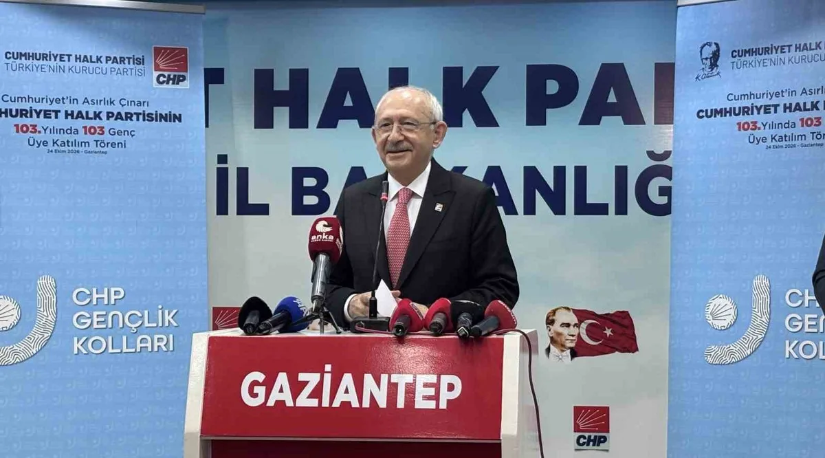 Kılıçdaroğlu Gaziantep'te esnafı ziyaret edip gençlere eleştiri kültürünü anlattı