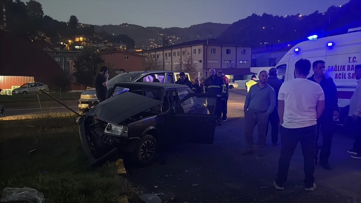 Zonguldak'ta Üzülmez Tüneli mevkisinde iki aracın çarpıştığı kazada 6 kişi yaralandı