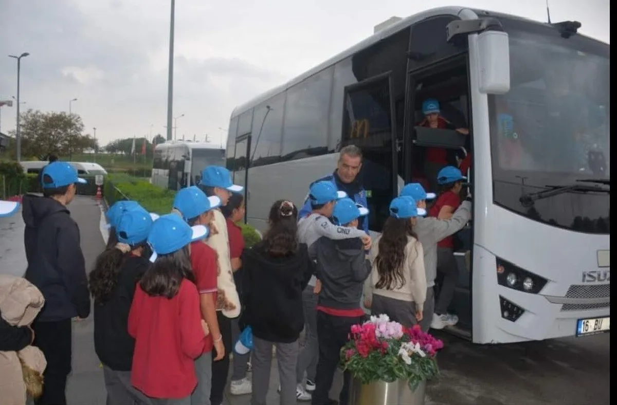 Bursa'da polis projesiyle 48 öğrenci 'Robot 404' filmini izledi