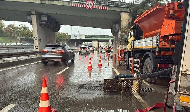 İstanbul'da Sağanak ve Fırtına Etkisini Sürdürüyor