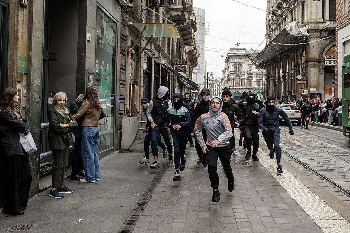 İtalya'da gösteri şiddeti sonrası hükümet 14-18 yaş için gözaltı kararını kabul etti