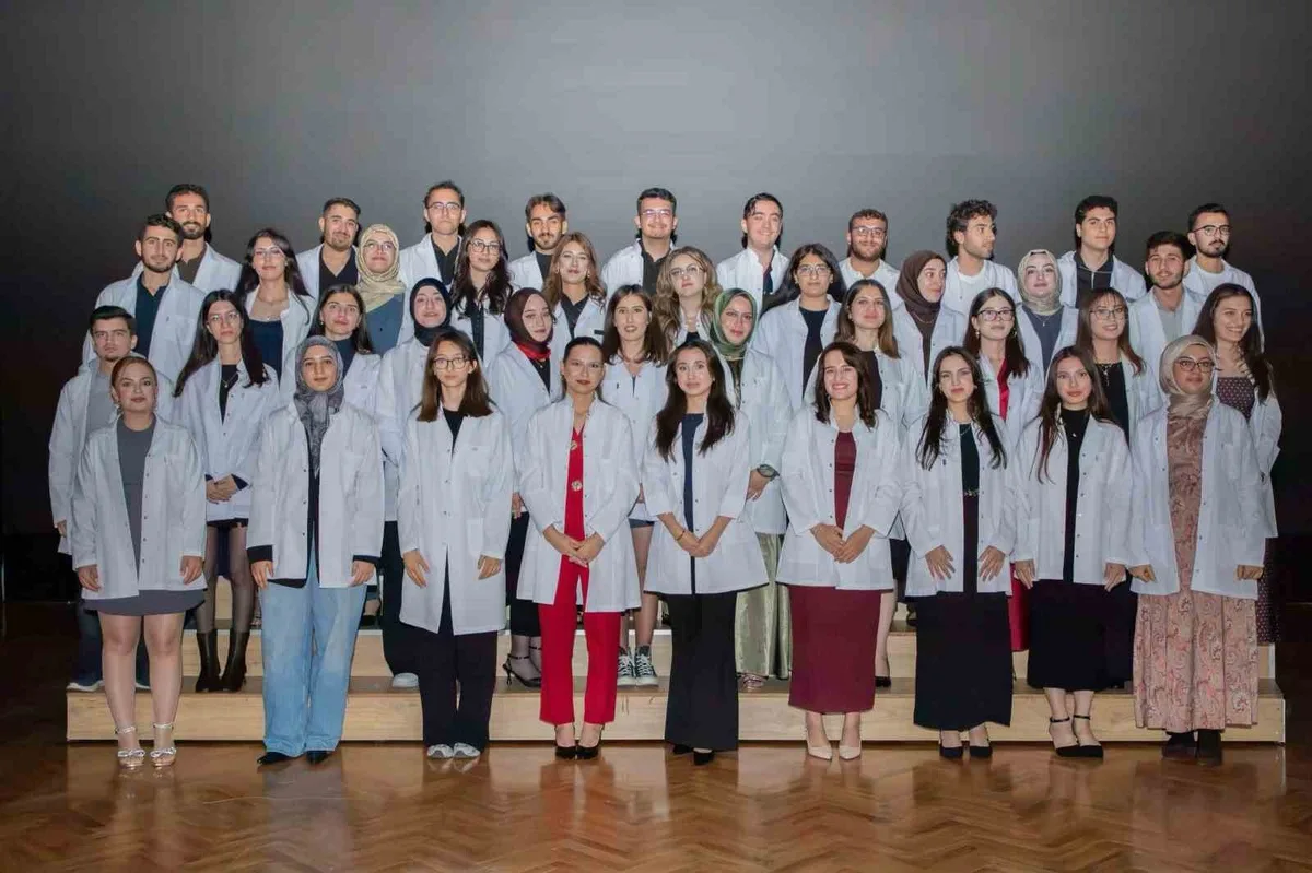 EBYÜ Diş Hekimliği Fakültesinde beyaz önlük töreni düzenlendi