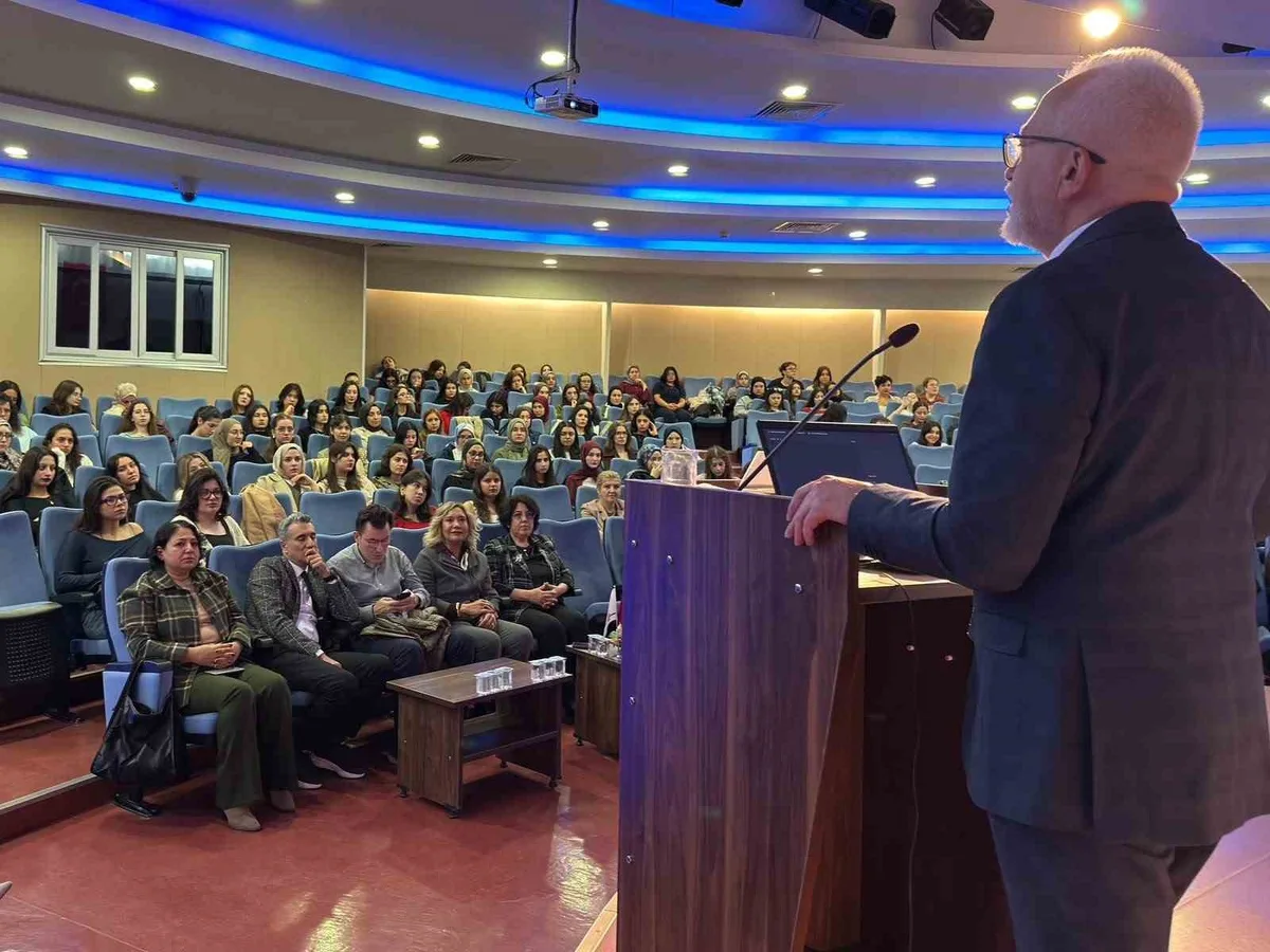 Eskişehir'de normal doğum etkinliğinde Annelik Yolculuğu uygulaması anlatıldı