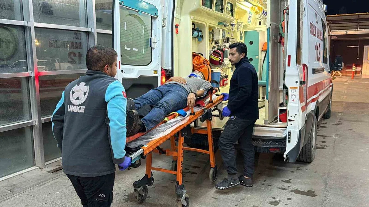 Adıyaman'da yağmur sonrası kaygan yolda motosiklet devrildi, sürücü yaralandı