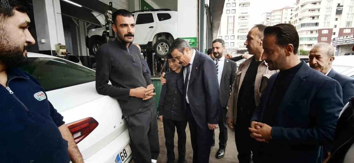 MHP Diyarbakır İl Başkanı Özcoşkun, esnafa Terörsüz Türkiye sürecini anlattı