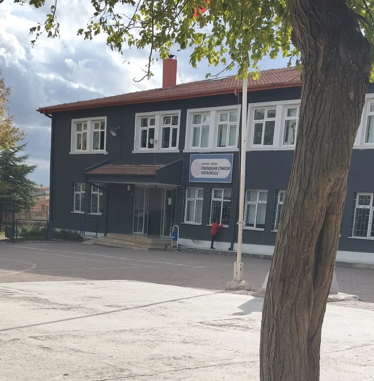Kayseri İncesu'da meyve suyu içen 12 öğrenci zehirlenme şüphesiyle hastaneye kaldırıldı