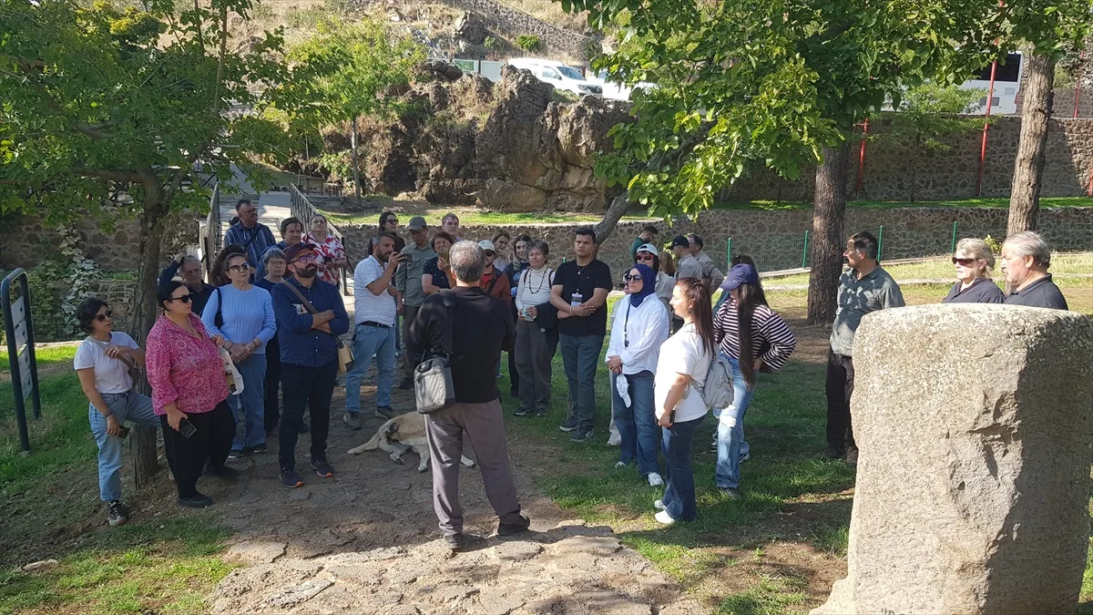 Gaziantep İslahiye'de 8 ülkeden akademisyenler Yesemek Heykel Atölyesi'ni gezdi