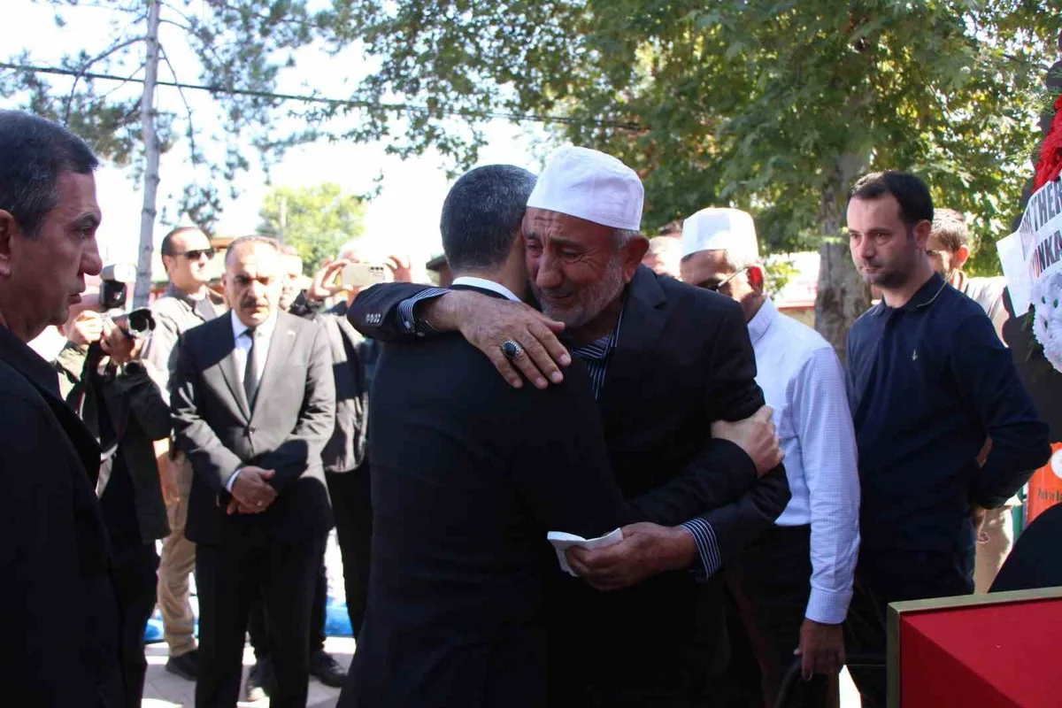 Vali Yardımcısı İhsan Ayrancı, Amasya Suluova'da gözyaşlarıyla toprağa verildi