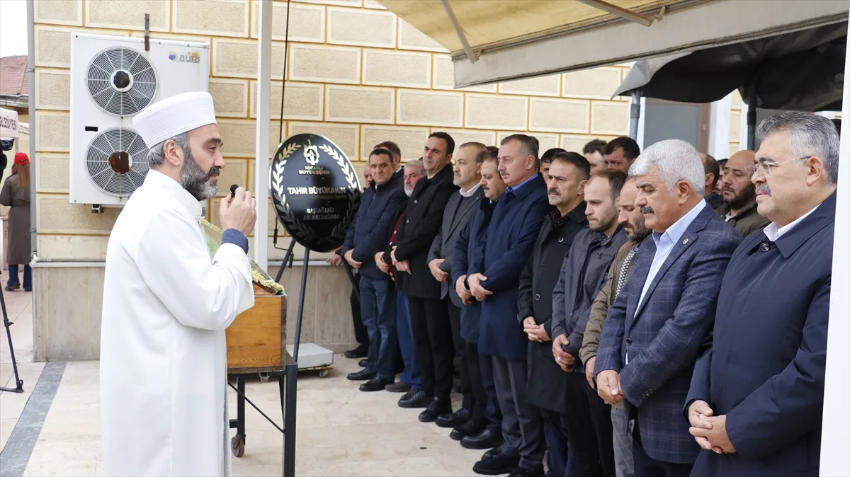 Kocaeli'de selde ölen eski muhtar Mustafa Kedikli (65) son yolculuğuna uğurlandı