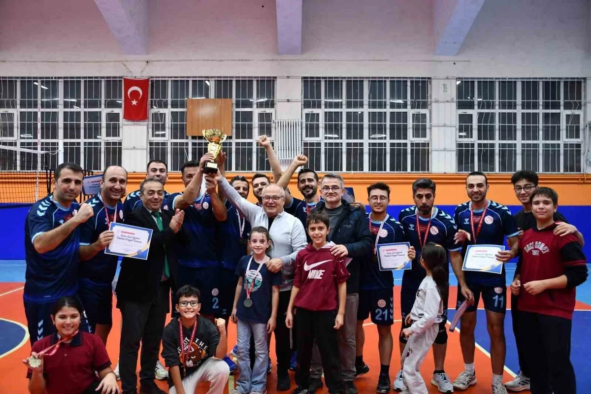 Afyonkarahisar'da Kamu Spor Oyunları voleybolda Milli Eğitim Müdürlüğü birinci oldu