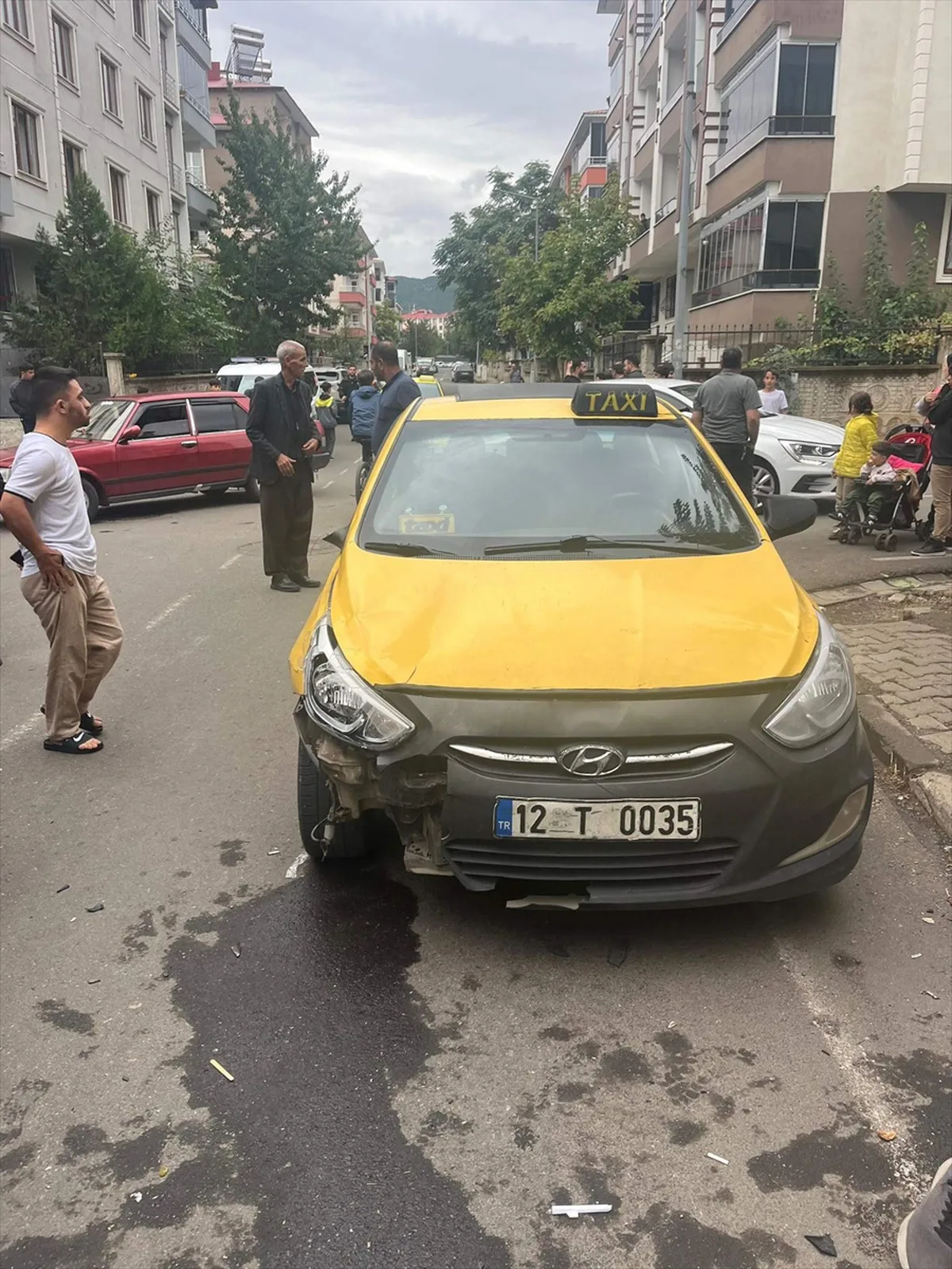 Bingöl'de taksinin çarptığı elektrikli bisikletteki 2 çocuk yaralandı