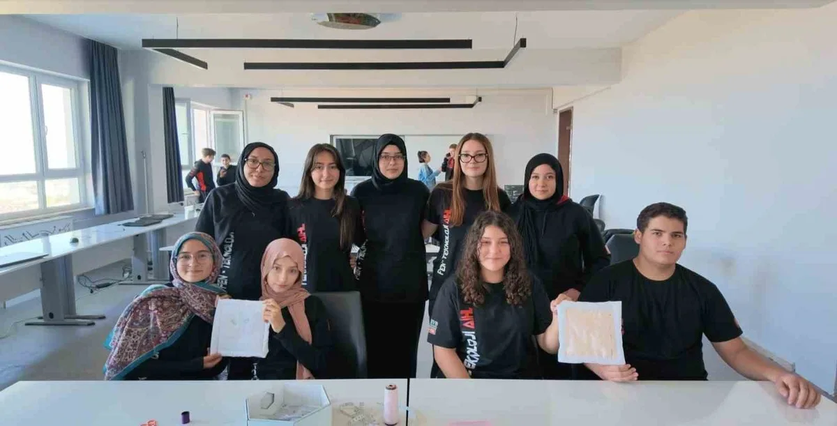 Denizli'de öğrenciler geleneksel meslekleri uygulama setleriyle yaşatıyor