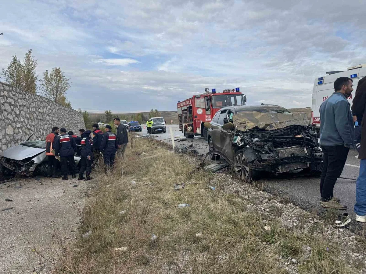 Çorum Alaca'da cip ve otomobil çarpıştı, 1'i çocuk 4 kişi öldü, kimlikleri belirlendi