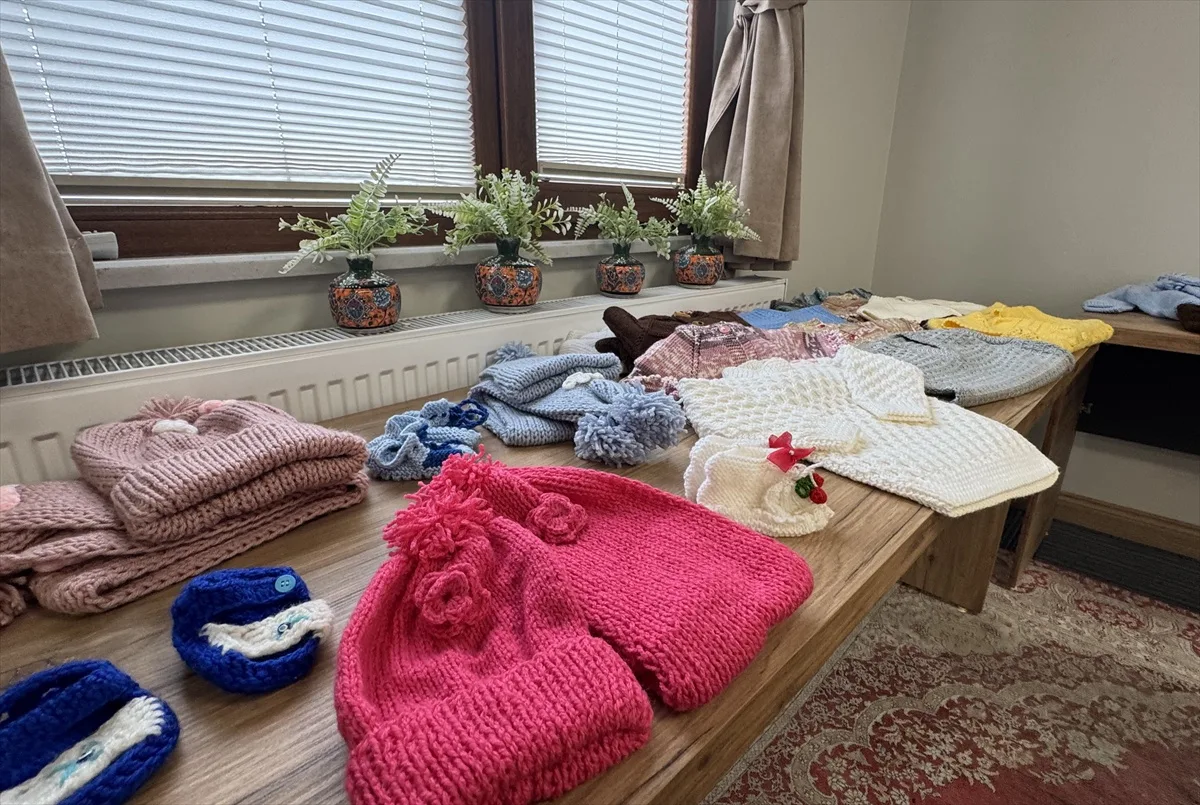 Şehit annelerinin ve eşlerinin ördüğü battaniyeler devlet korumasındaki bebeklere sarıldı