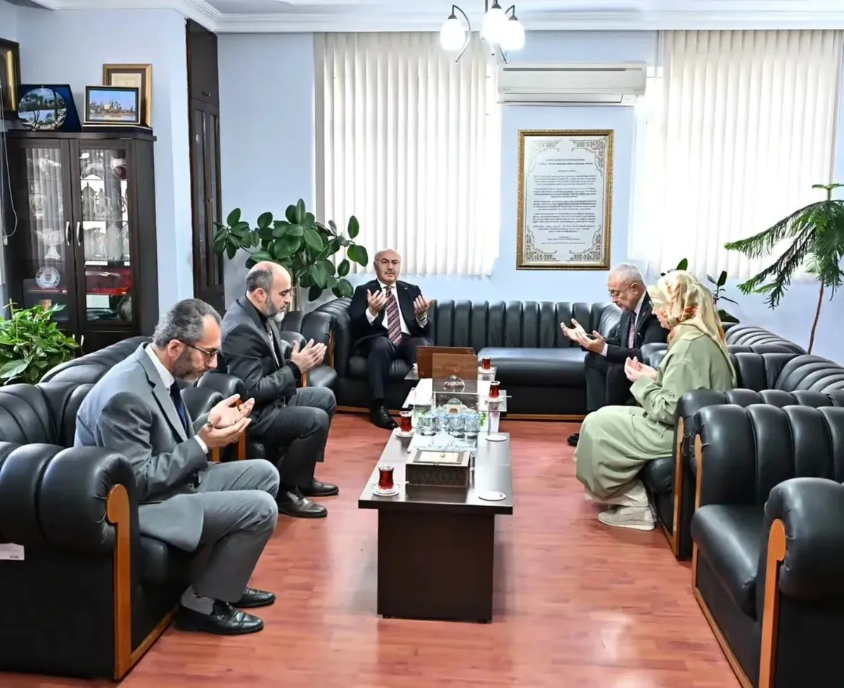 Denizli Valisi Köşger, İl Müftülüğünü ziyaret ederek din hizmetlerini değerlendirdi