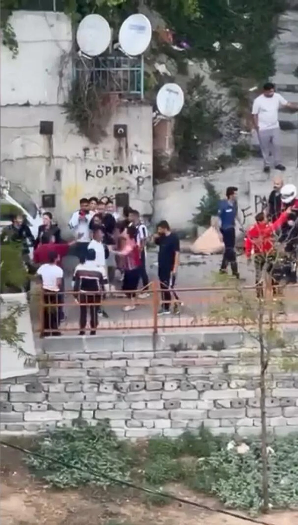 İddiaya göre Kağıthane'de 4 çocuğu yalanla çekmeye çalışan 2 zanlı serbest kaldı