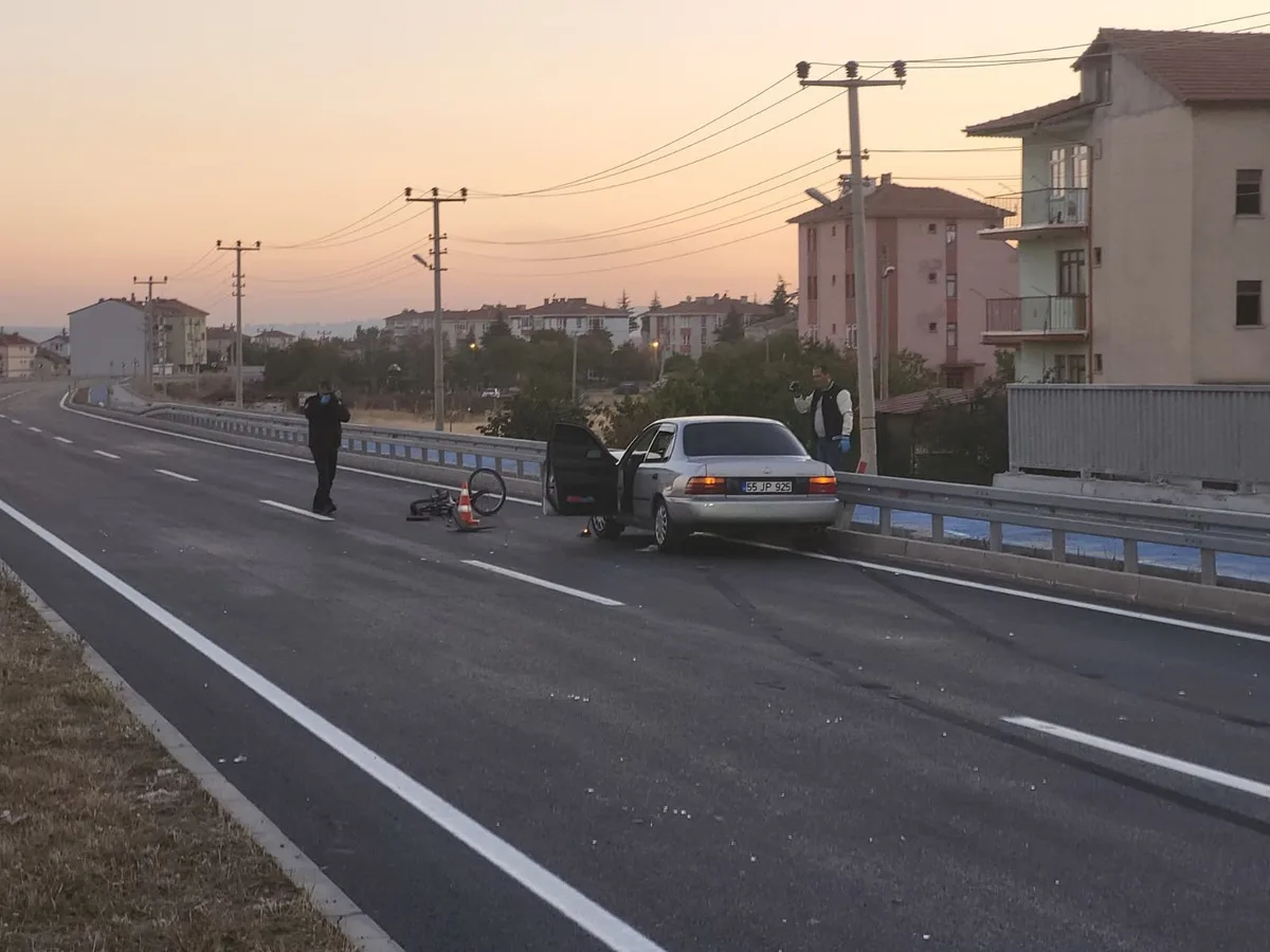 Ankara Çubuk'ta otomobilin çarptığı 10 yaşındaki bisikletli çocuk ve sürücü yaralandı