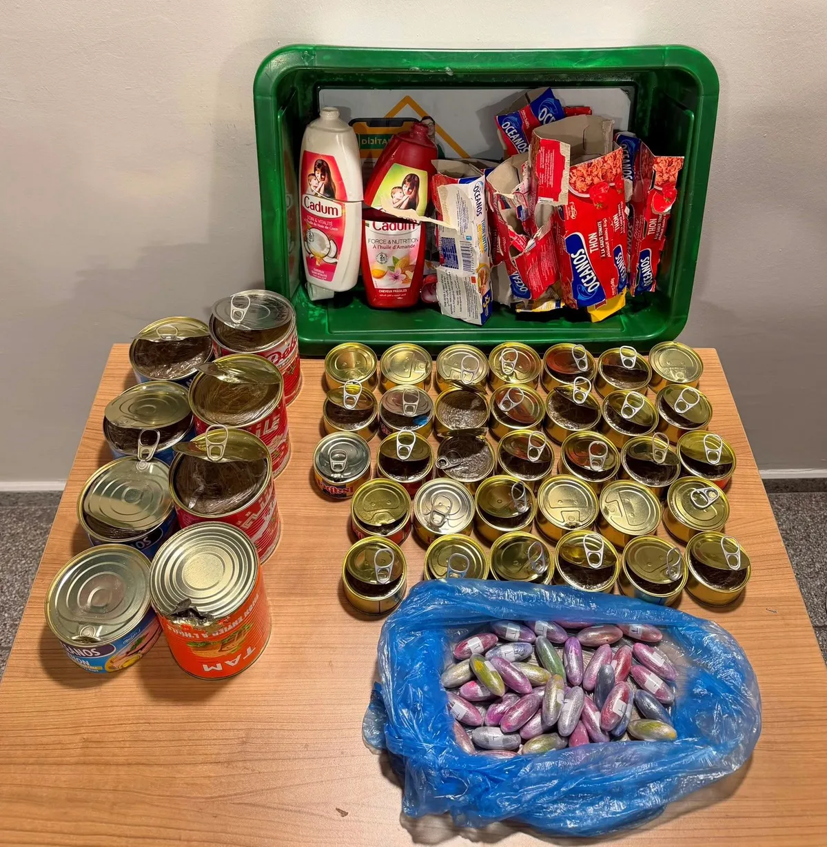 Sabiha Gökçen'de salça ve konserve kutularında 9 kilo 760 gram uyuşturucu bulundu