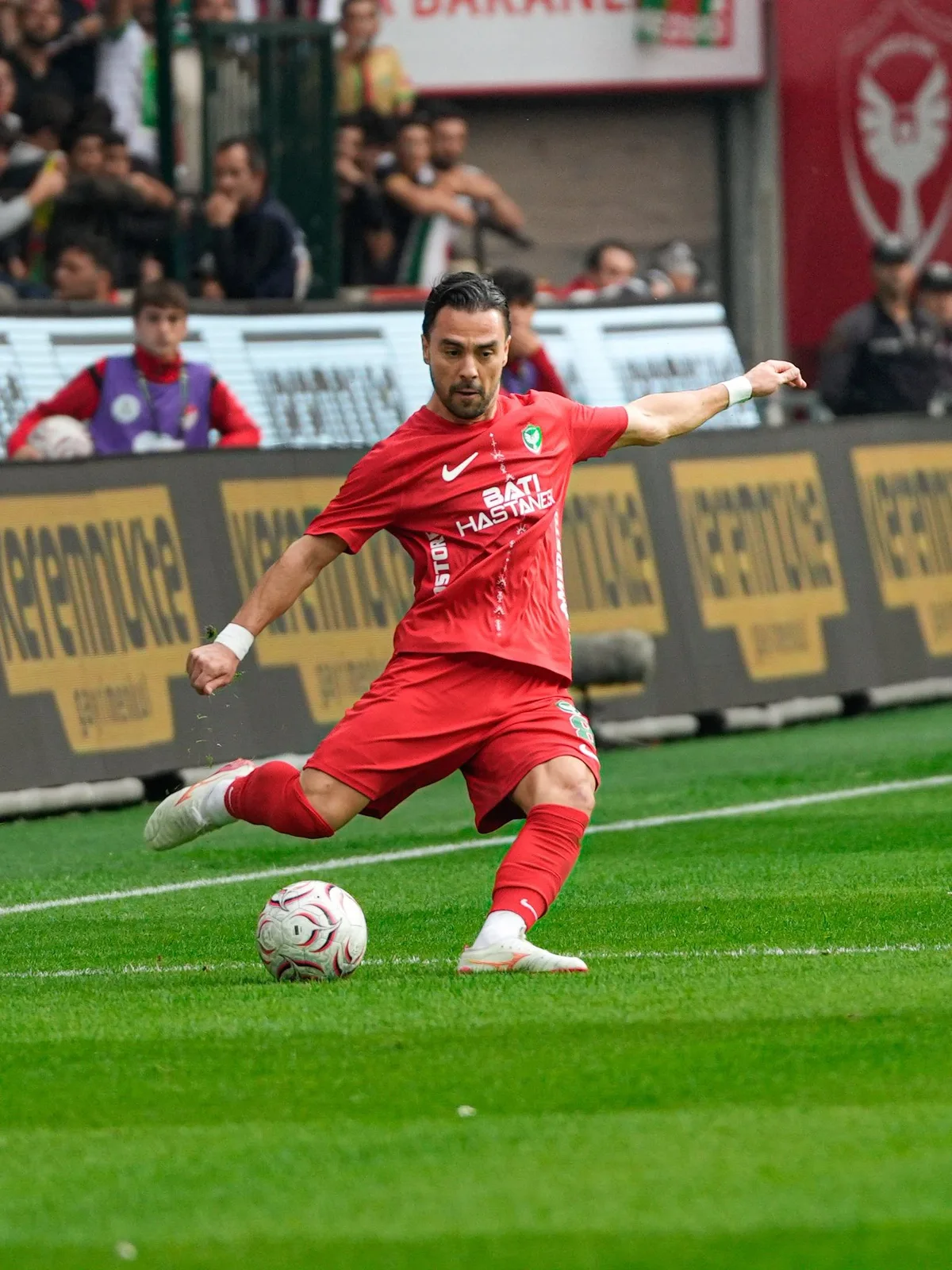 Amedspor, Konyaspor'u Diagne'nin 86'da golüyle 1-0 yenip maç fazlasıyla ikinci oldu