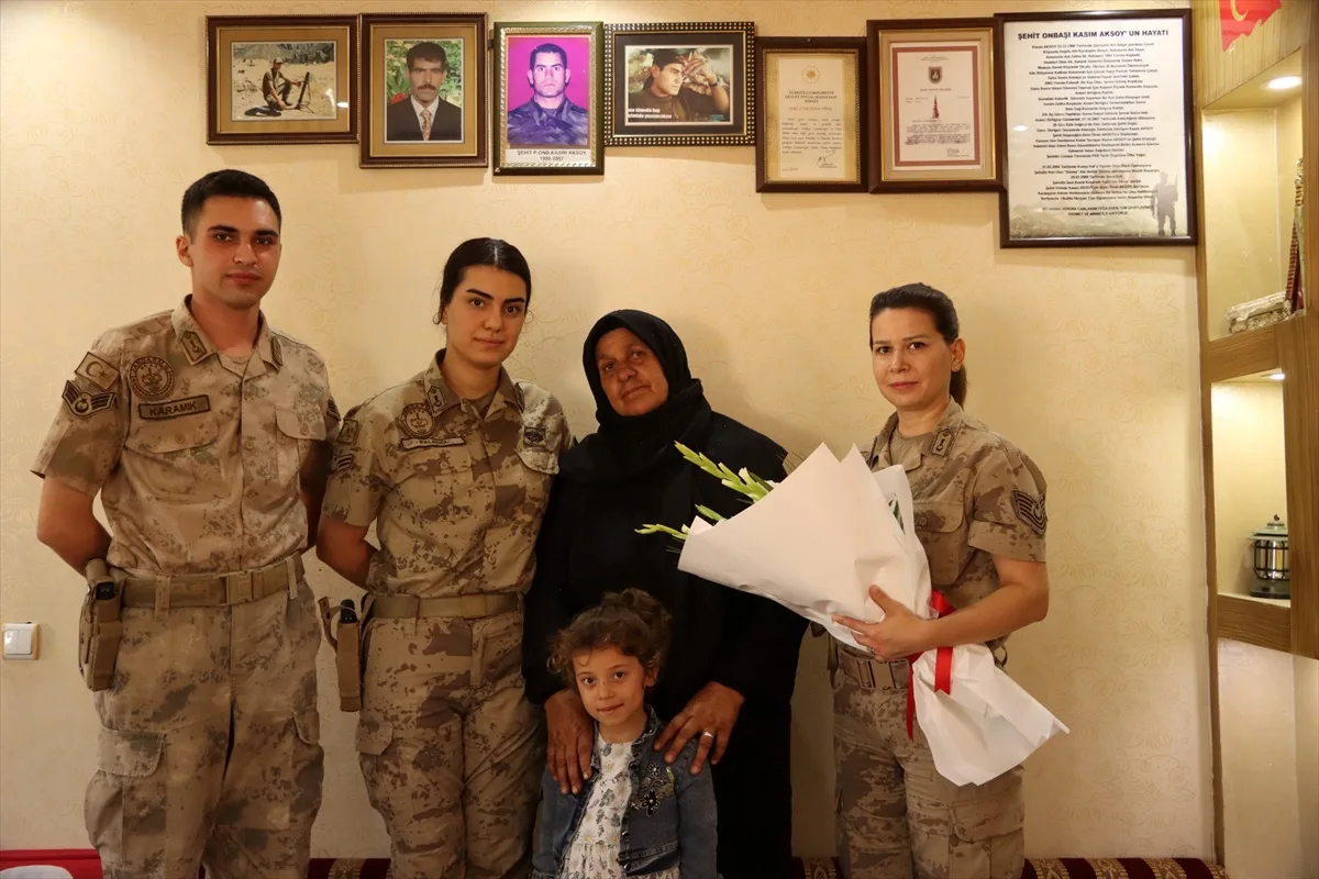 Şanlıurfa'da jandarmadan şehit Kasım Aksoy'un ailesine ziyaret