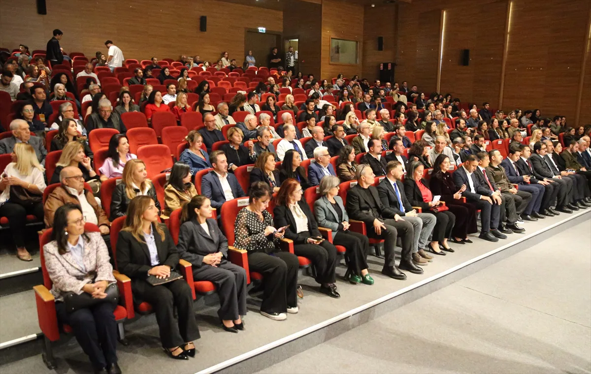 TMMOB Adana Şubesi'nin 3. Mimarlık Festivali 'kurmaca' temasıyla başladı