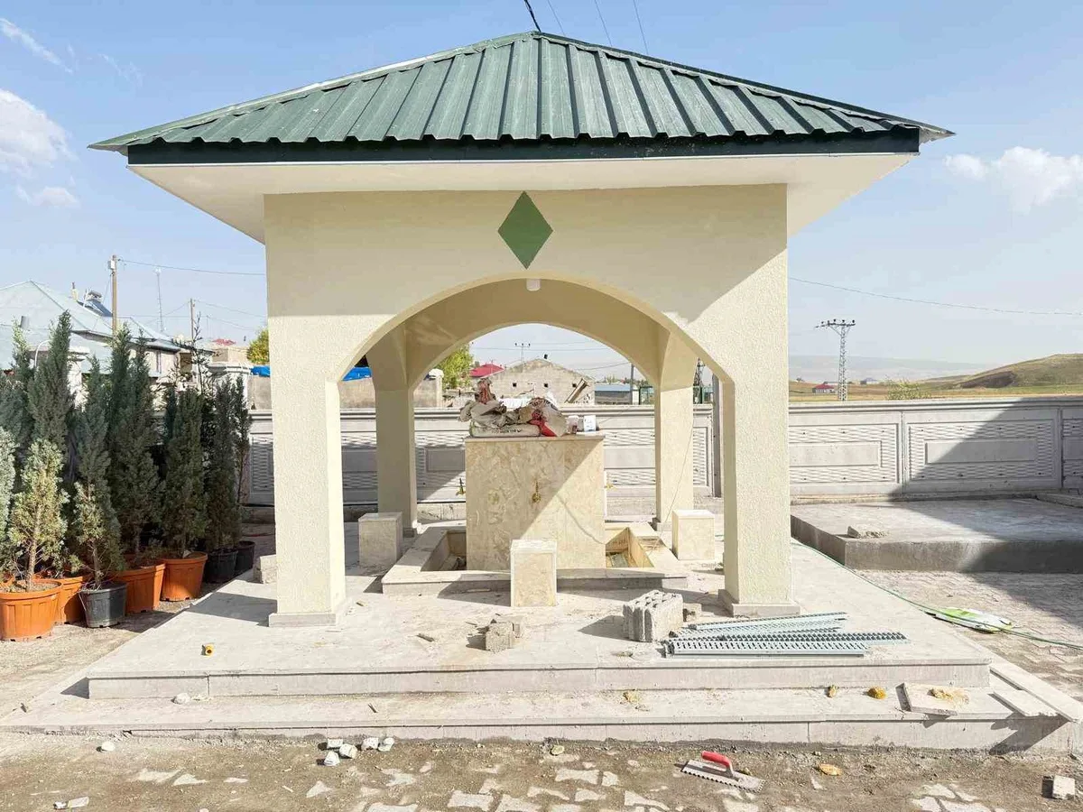 Ağrı Patnos'ta köy halkı cami bahçesine imeceyle külliye benzeri yerleşke kazandırdı