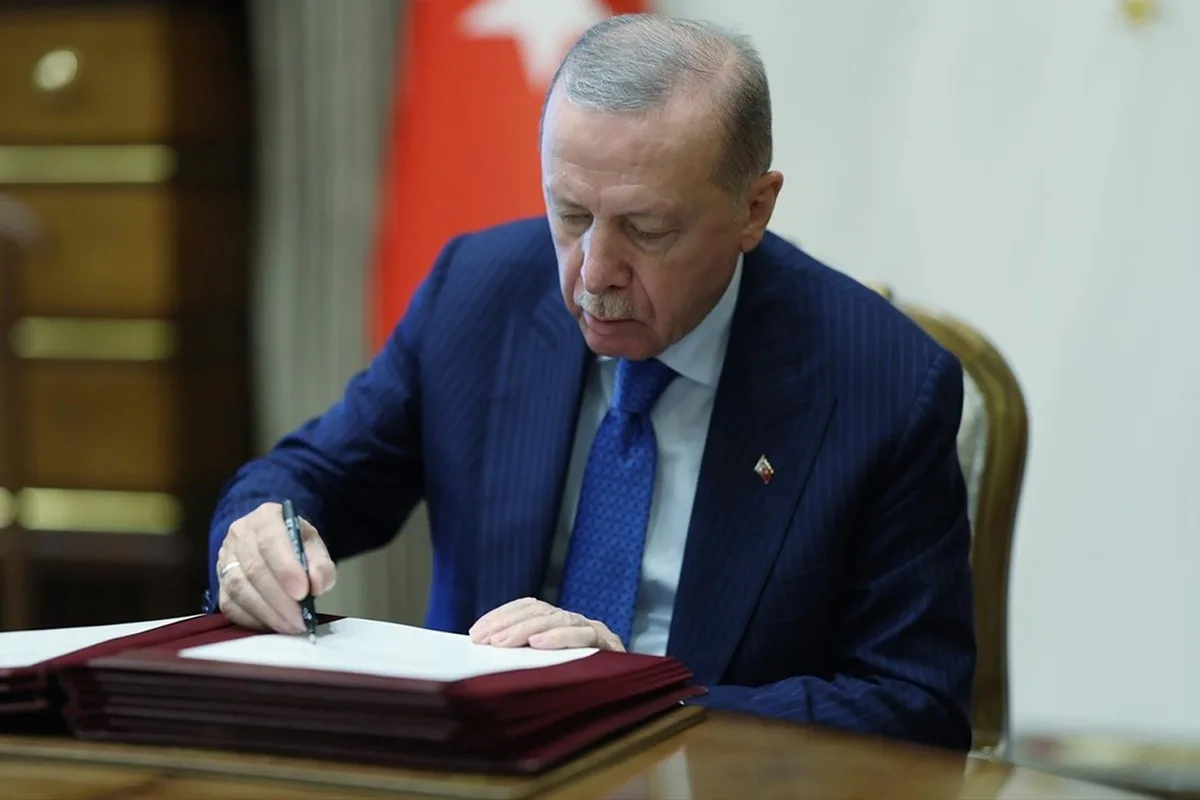 Cumhurbaşkanı Erdoğan imzaladı! 13 bakanlık ve kurumda görev değişimi