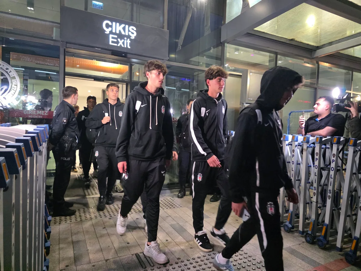 Beşiktaş Trabzonspor deplasmanı için Trabzon'a geldi, kadrosunda 2 eksik var