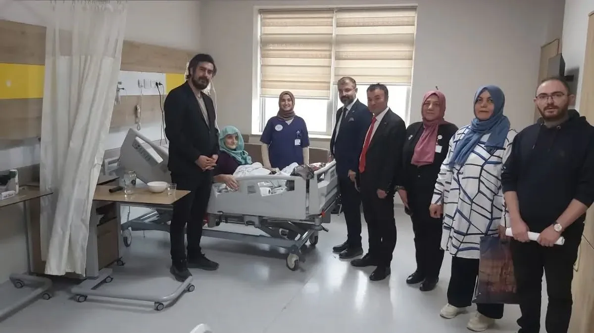 Bayburt Devlet Hastanesi'nde Hasta Hakları Günü'nde vatandaşlara broşür dağıtıldı