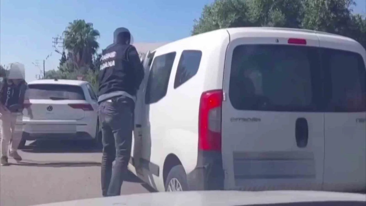 Adana'da narkotik polisi aracı durdurdu, 9 kilo 250 gram skunk ele geçirildi