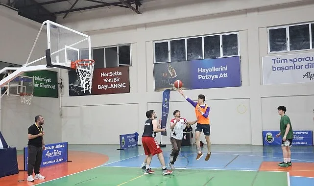 Sokak Basketbolunda Şampiyonlar Kupalarını Aldı