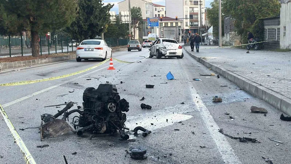 Burdur'da iki otomobil çarpıştı, motoru fırlayan aracın sürücüsü ağır yaralandı