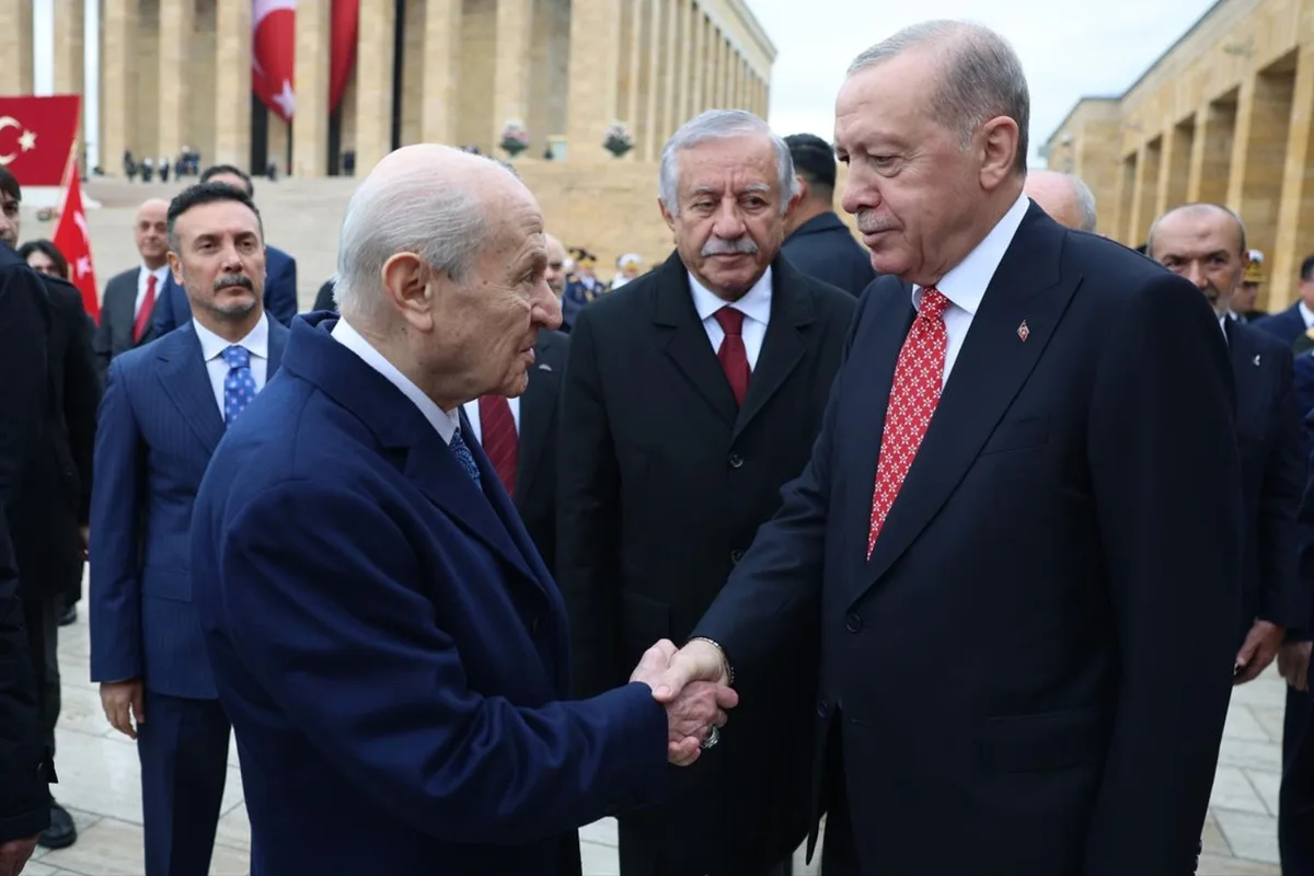 Cumhuriyet’in 103. yılında anlamlı tercih! Cumhurbaşkanı Erdoğan’ın kravatı gözlerden kaçmadı