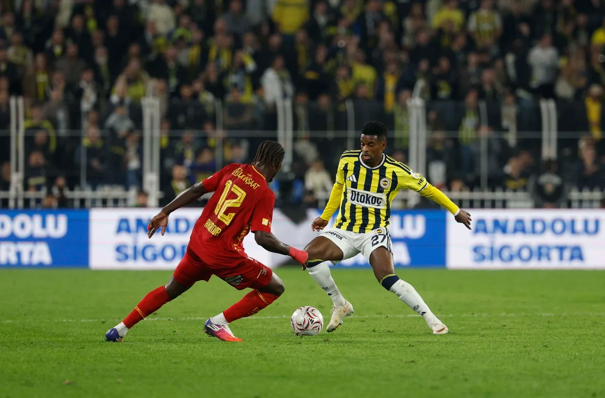 Göztepe, Süper Lig'de Chobani Stadyumu'nda Fenerbahçe'yi 2-1 mağlup etti