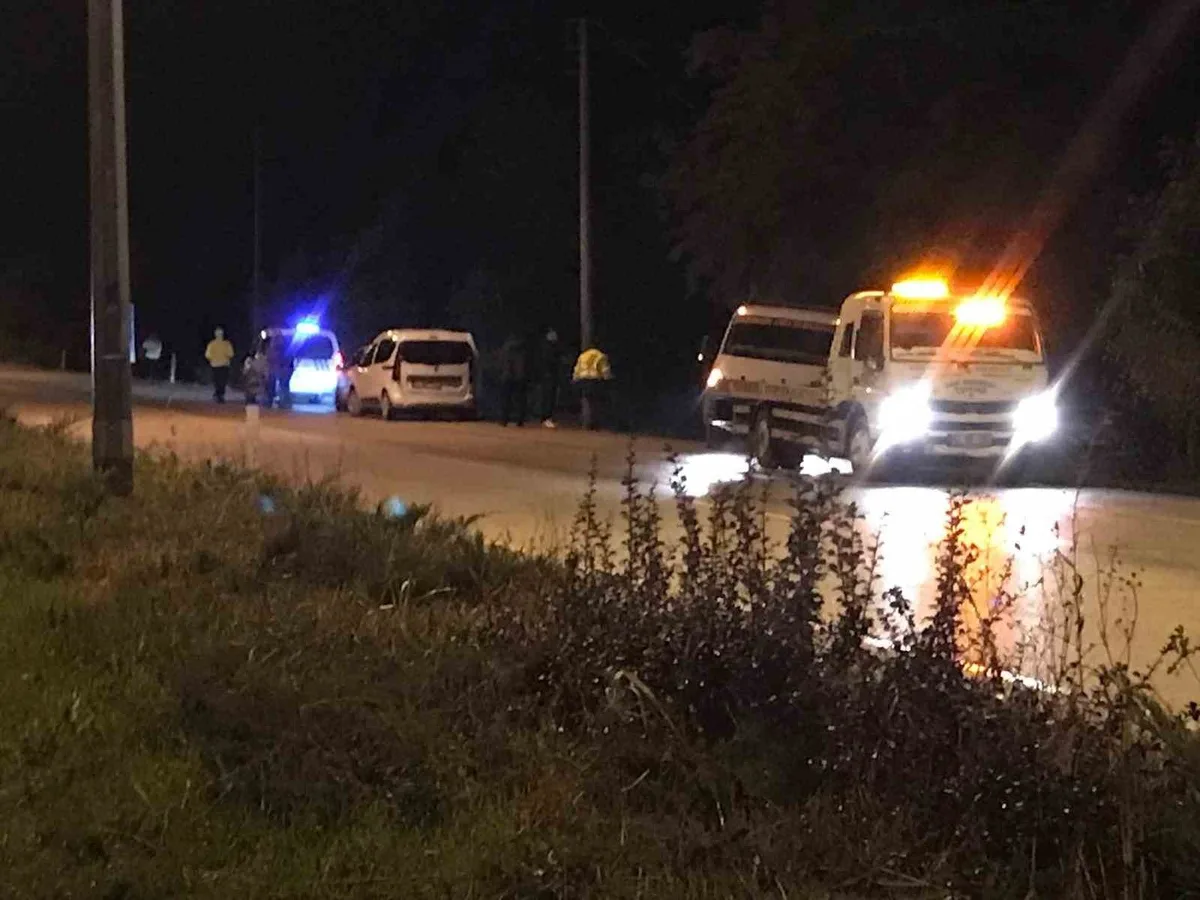 Konya Ereğli'de tırın temas ettiği otomobil şarampole düştü, sürücüsü yaralandı