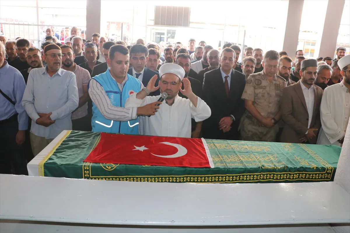 Batan yolcu gemisinde ölen Ayran Adana'da, 12 yaşındaki çocuk Hatay'da defnedildi