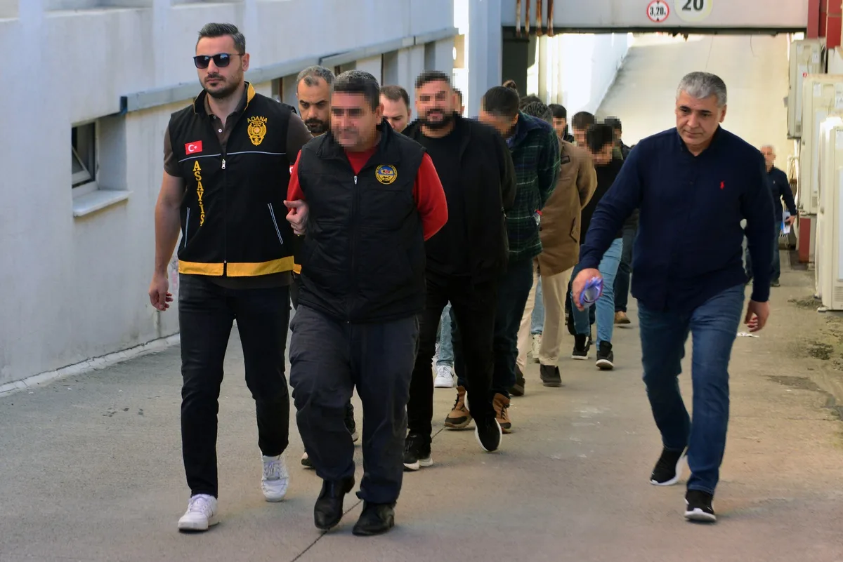Adana merkezli 7 ilde kurgu kaza operasyonunda 80 şüpheli adliyeye sevk edildi