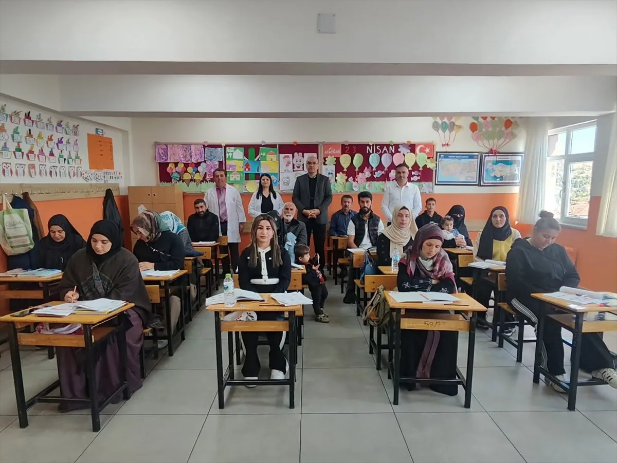 Beypazarı'nda Halk Eğitimi Merkezinin okuma yazma kursu Rüstempaşa'da devam ediyor