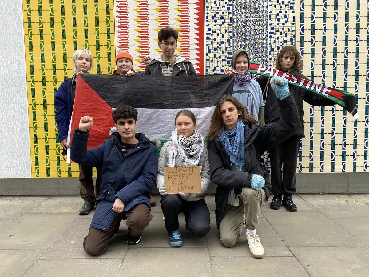 Greta Thunberg, Fransa'da lise öğrencilerinin eylemlerine Saint-Denis'de destek verdi