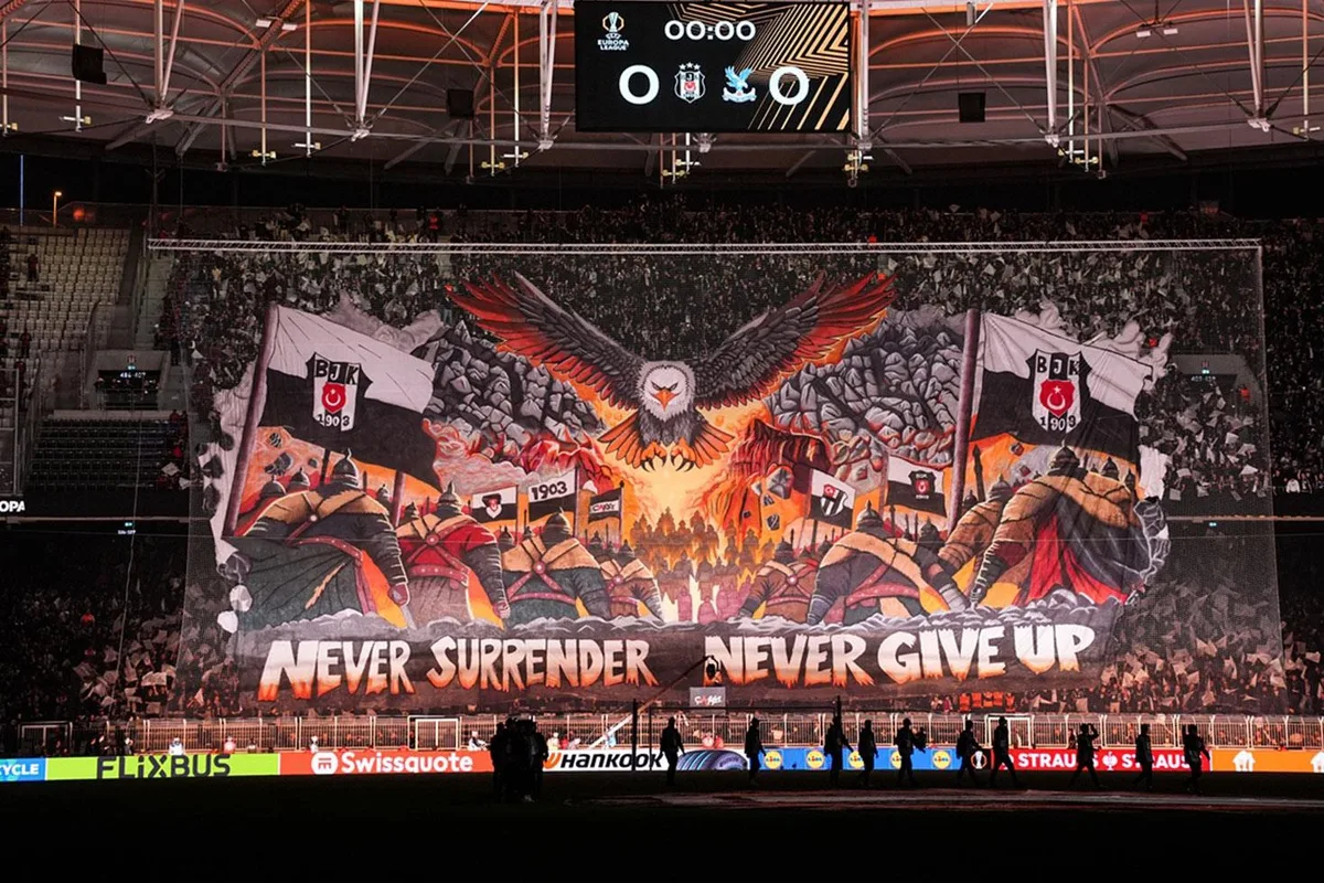 Beşiktaş taraftarından görsel şölen