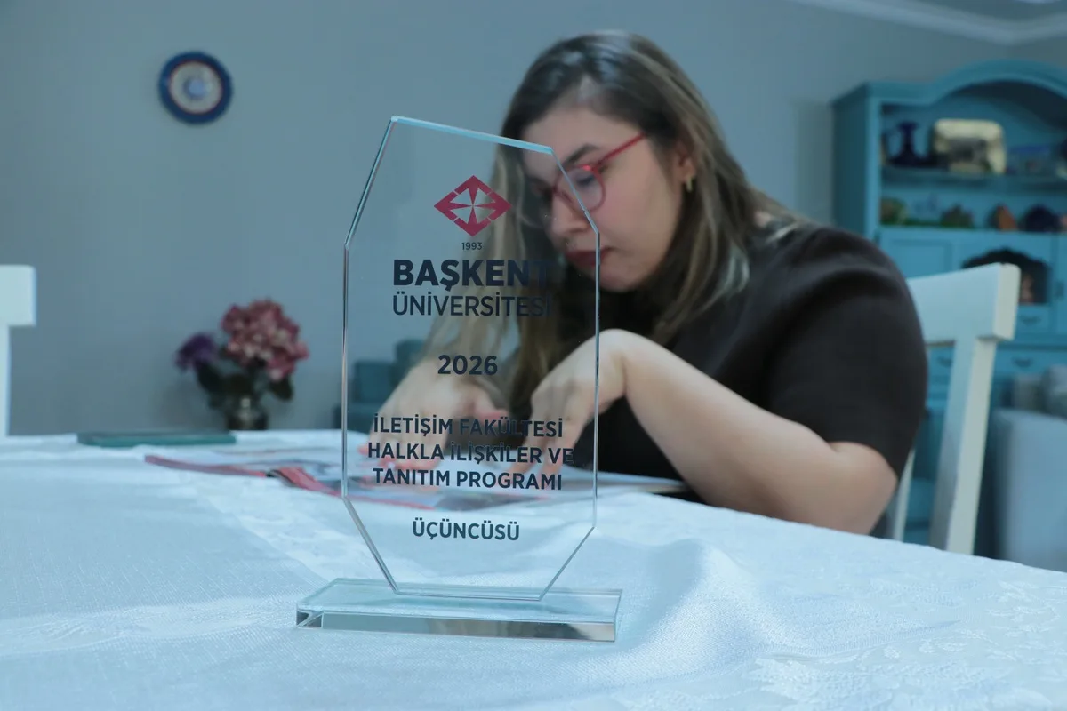 Serebral palsili Duru Candansayar, çift ana dal yaparak 2 bölümden mezun oldu