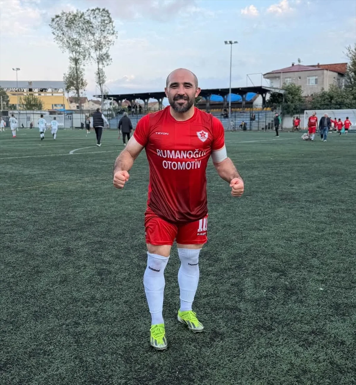 Korgan Belediyesporlu Osman Ismak, attığı golün ardından 11 takla atarak sevindi