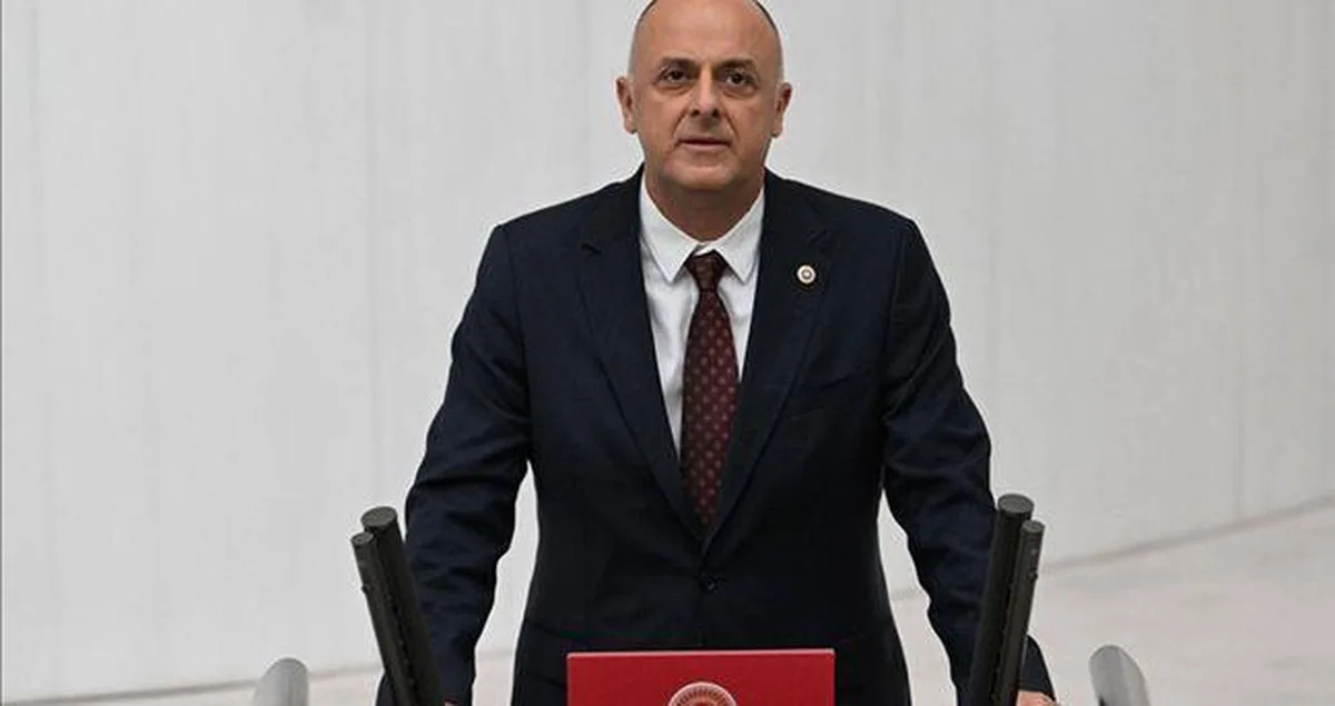 Ümit Özlale kimdir, hangi partide? Ümit Özlale kaç yaşında, nereli, evli mi?