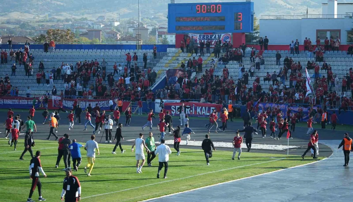 Kırıkkale FK'ya çocuk taraftarların sahaya girmesi nedeniyle 35 bin lira ceza verildi